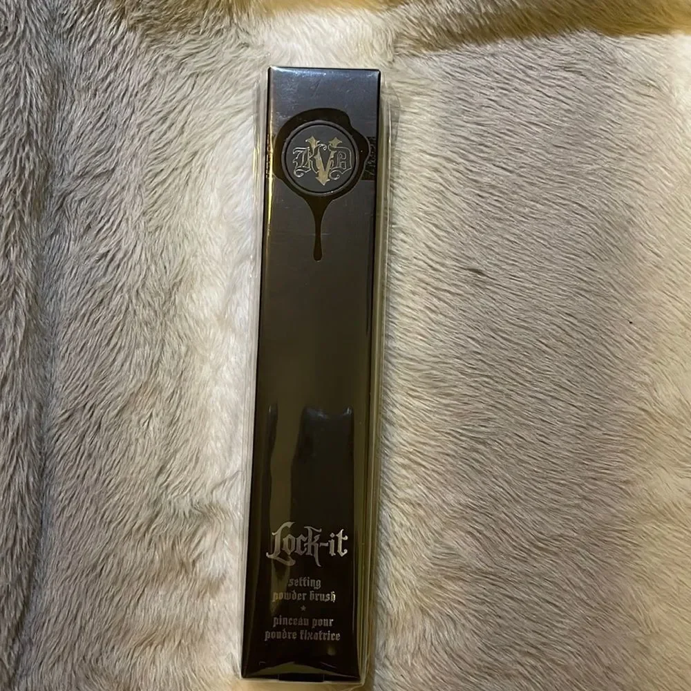 KVD Beauty Lock-It Setting Powder Brush
